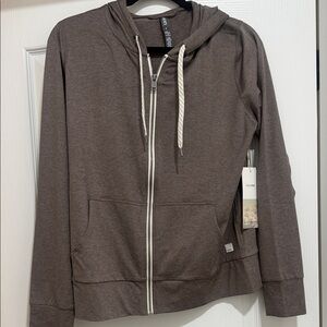 Vuori Halo Hoodie. NWT. Medium. Chia Heather.